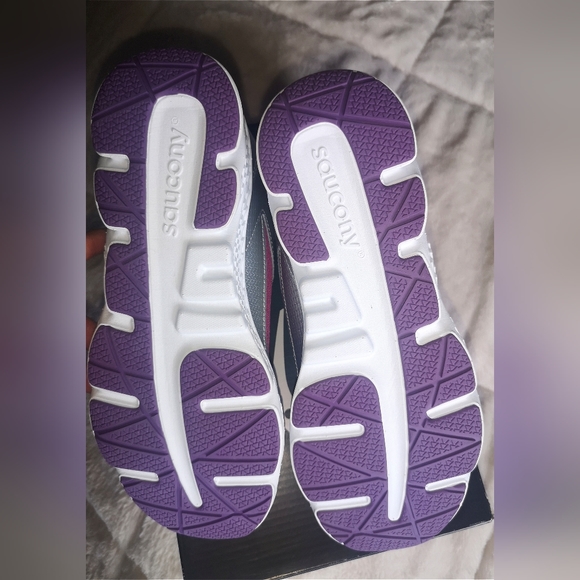 Saucony running shoes - Picture 6 of 9